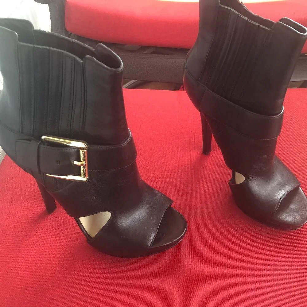 Michael Kors Ankle Boots (Black, like new) size 7 - Picture 3 of 5